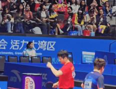开云平台-知(zhī)行合一 谁是樊振東(dōng)最好的场外指導(dǎo) 樊振東(dōng)除了指導(dǎo)队友还指導(dǎo)小胖