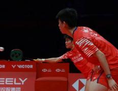 开云下载-羽毛球总决赛：国羽黄东萍冯彦哲三(sān)连胜击败世界排名第四(sì)晋级四(sì)强