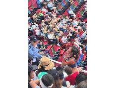 开云体育在线-上海网球大師(shī)赛觀(guān)众高声嘶吼，裁判多次劝阻，保安最终请离