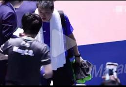 开云体育在线-侯英超被王(wáng)楚欽(qīn)橫(héng)掃(sǎo)后，主動(dòng)找王(wáng)楚欽(qīn)复盘，告知王(wáng)楚欽(qīn)比(bǐ)賽(sài)的不足