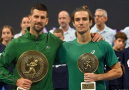 开云平台-德约科维奇善心美！逆(nì)转夺生涯(yá)101冠，放弃年终比赛成全穆塞(sāi)蒂