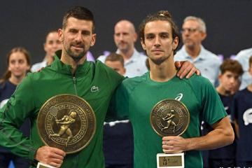 开云平台-德约科维奇善心美！逆(nì)转夺生涯(yá)101冠，放弃年终比赛成全穆塞(sāi)蒂