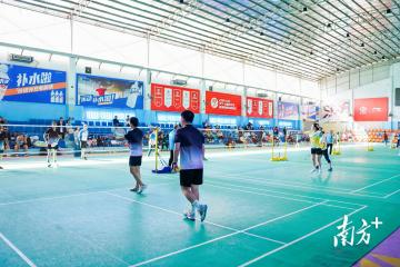 开云-清(qīng)城区龙塘镇举办职工羽毛球混合团体赛