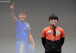 开云体育在线-飘了!东京(jīng)电视台为张本智和举办冠(guān)军表彰(zhāng)会,张本:明年世乒赛夺冠(guān)!