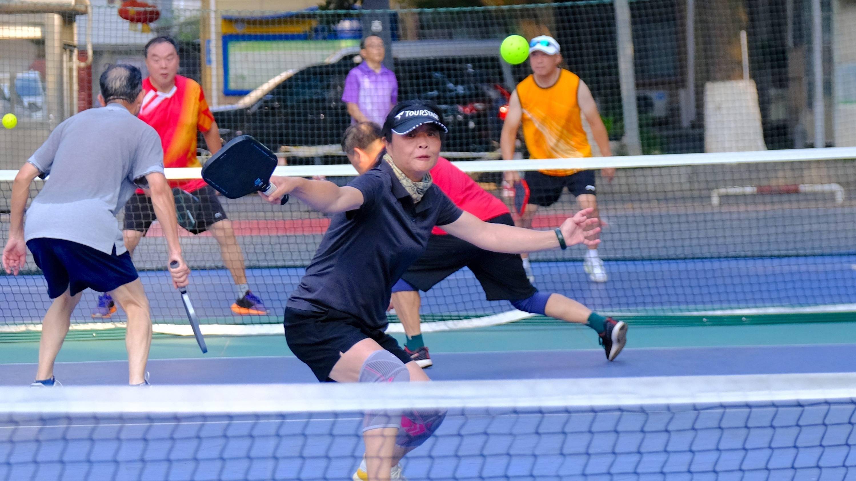 开云-告别羽毛球自由，中产迷上匹克球