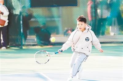 开云平台-惠济区中小学生网球(qiú)比赛开拍