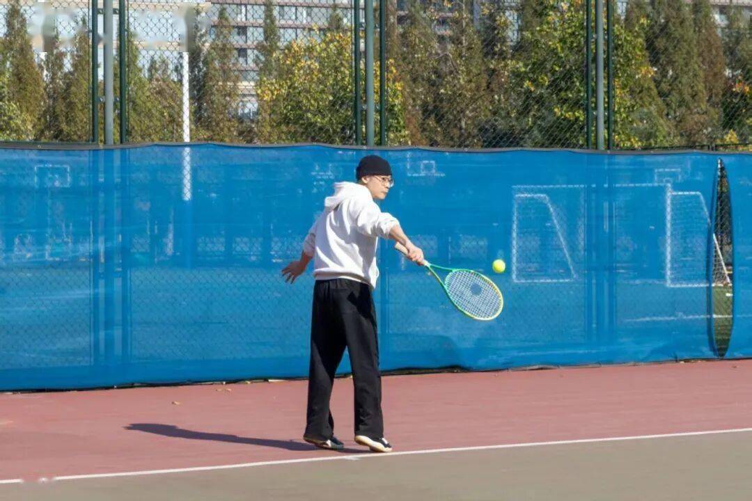 kaiyun-“网”动青春，“球”展风采！直击第21届青年健身节网球比赛现场！