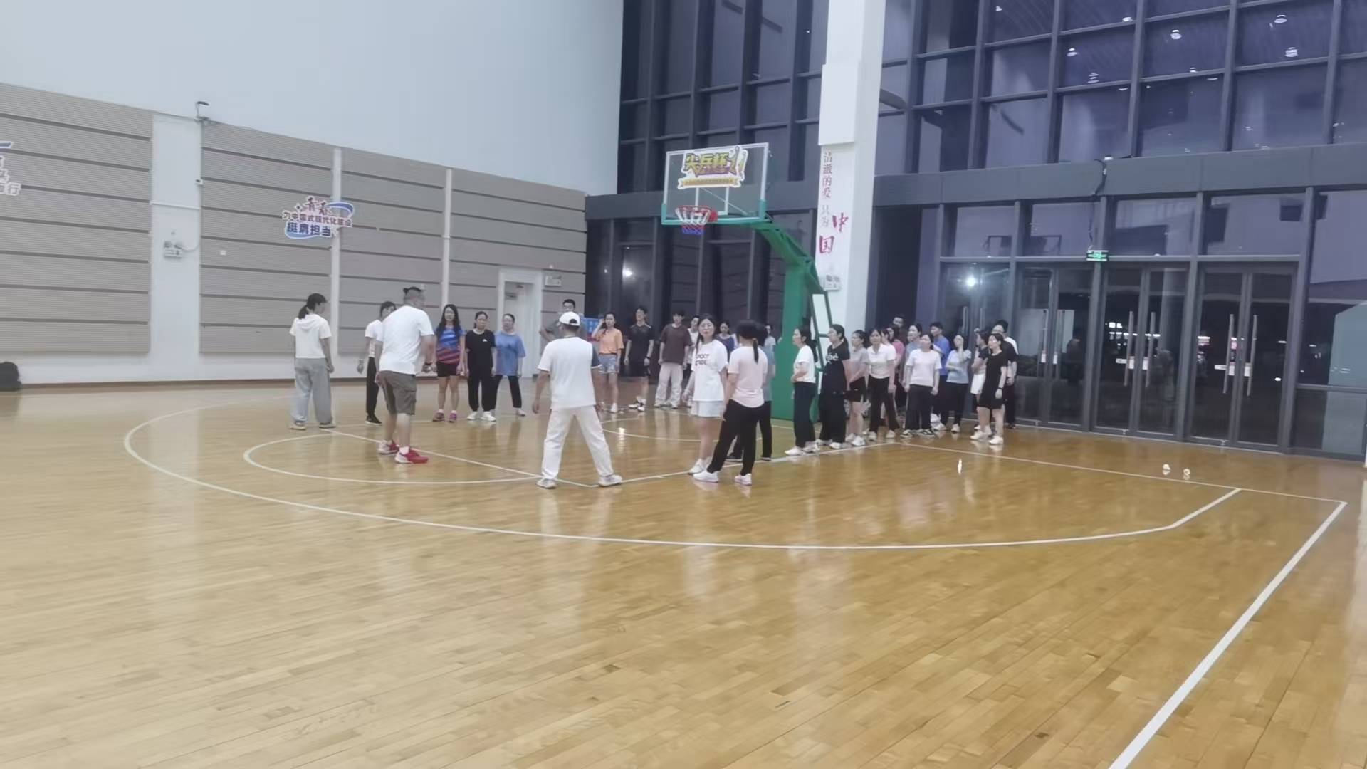 开云下载-【震惊！】深圳这5家羽毛球机构，让你秒(miǎo)变球场高手！