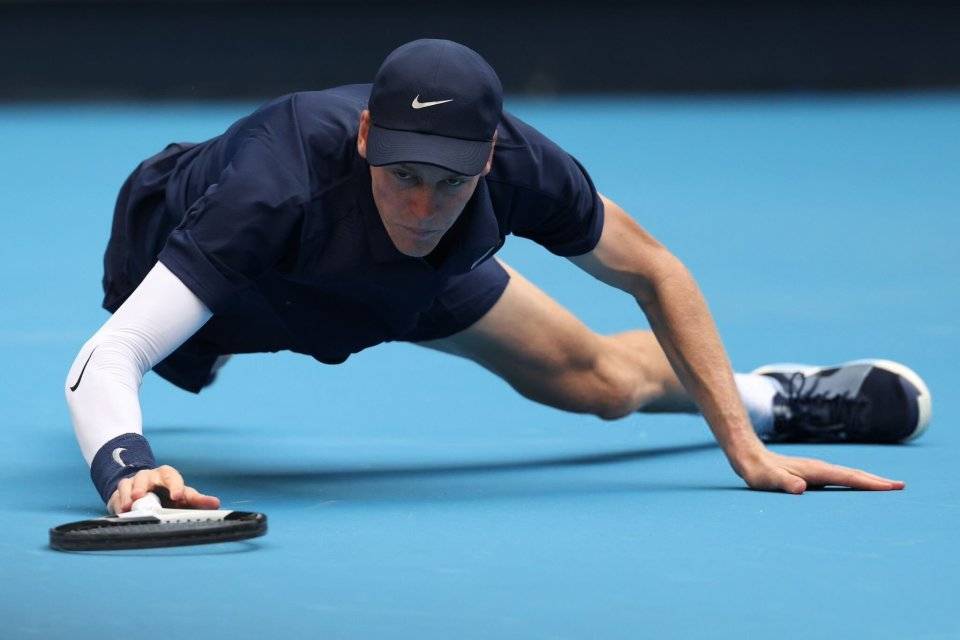 开云下载-中网第(dì)8比賽(sài)日(rì)看点：辛纳决賽(sài)战黑马新星，斯瓦泰克领衔冲八强