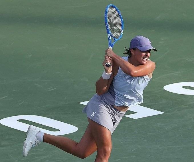 开云下载-中网第(dì)8比賽(sài)日(rì)看点：辛纳决賽(sài)战黑马新星，斯瓦泰克领衔冲八强