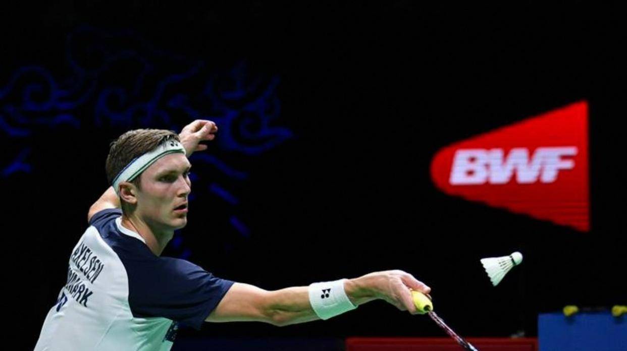 kaiyun-法国羽毛球公开賽(sài)男單(dān)比賽(sài)，安賽(sài)龙对阵马来西亚選(xuǎn)手梁峻豪，比賽(sài)激烈精彩，安賽(sài)龙展现出强大(dà)实力和冷静应对能力