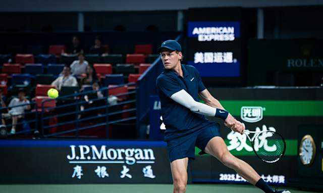 kaiyun-德約(yuē)科維(wéi)奇稳定朝(cháo)第5座大师赛冠军迈进，辛纳因傷(shāng)退出比赛，德約(yuē)无可匹(pǐ)敌