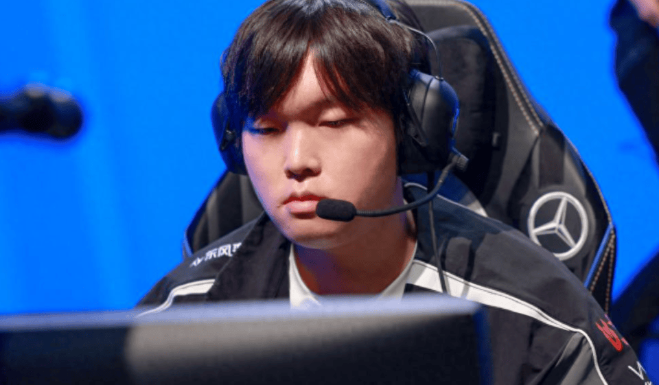 开云-S15瑞士轮第(dì)五轮：好消息与坏消息并存！TES大戰(zhàn)BLG